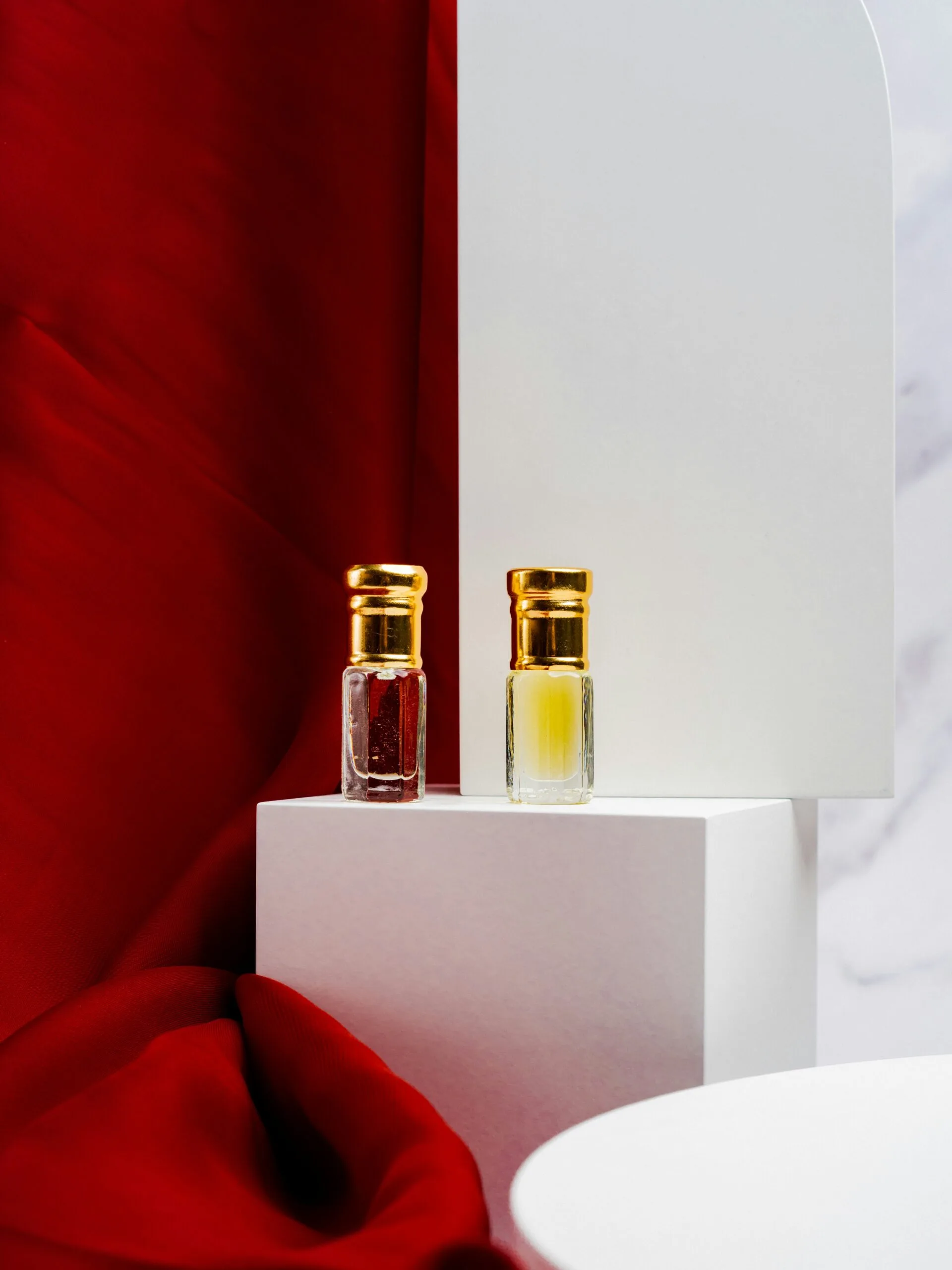 Faut-il changer de parfum selon les saisons ? Le guide du vestiaire olfactif